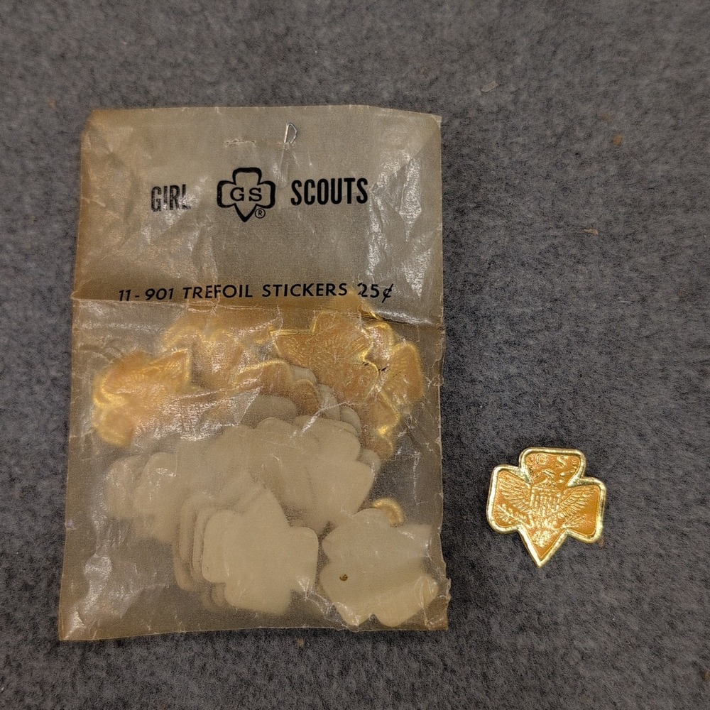 Vintage Girl Scout 11-901 Gold Trefoil Gummed Stickers 50+ Pieces Eagle Design - Picture 1 of 3